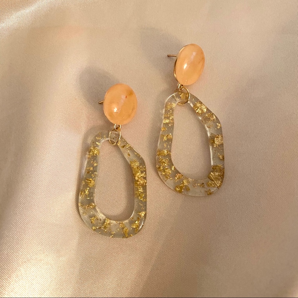 LAST ONE 💕Acrylic beige stone golden leaves - Picture 2 of 6